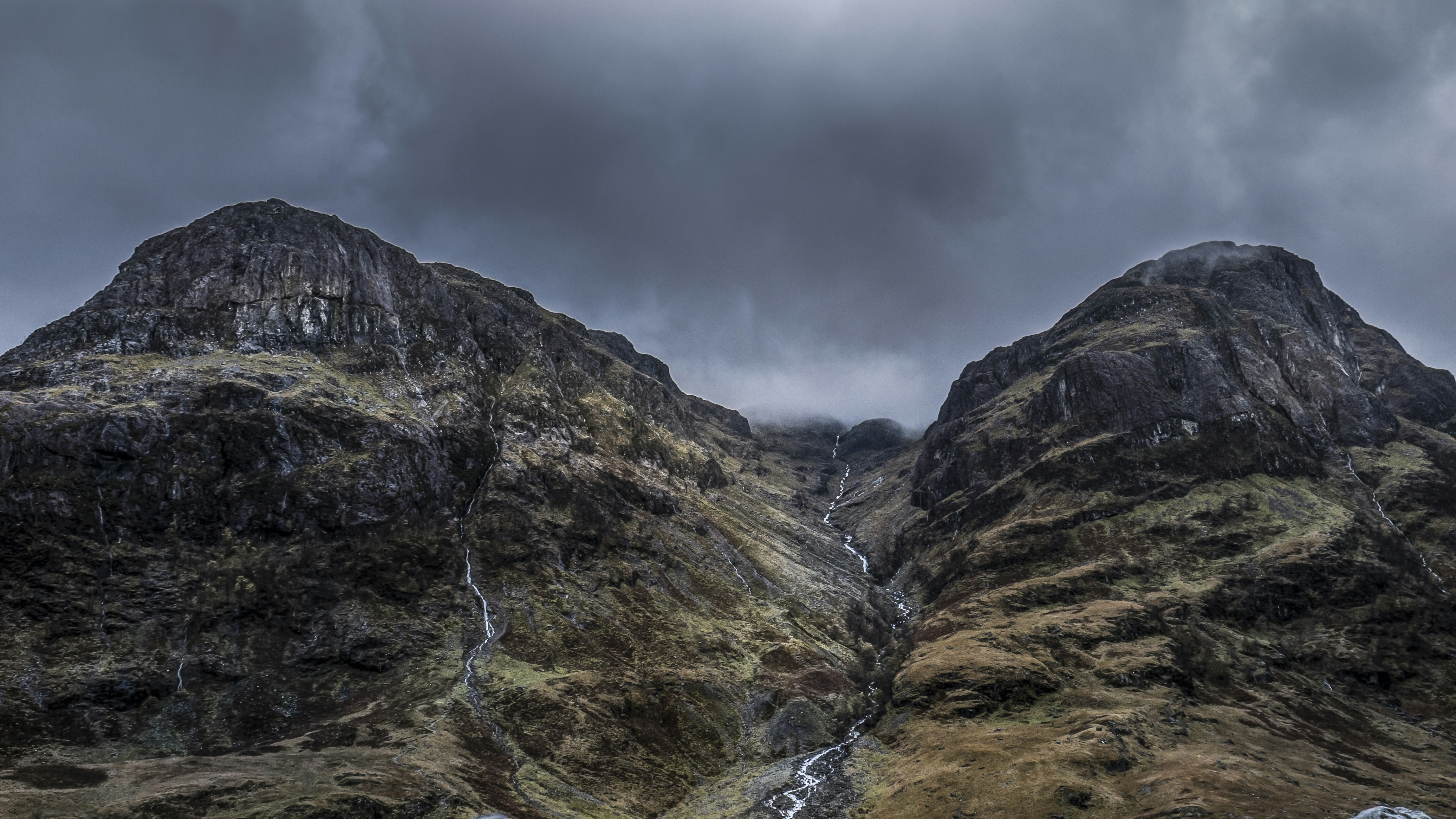 Cloudy Misty Mountain Gorge