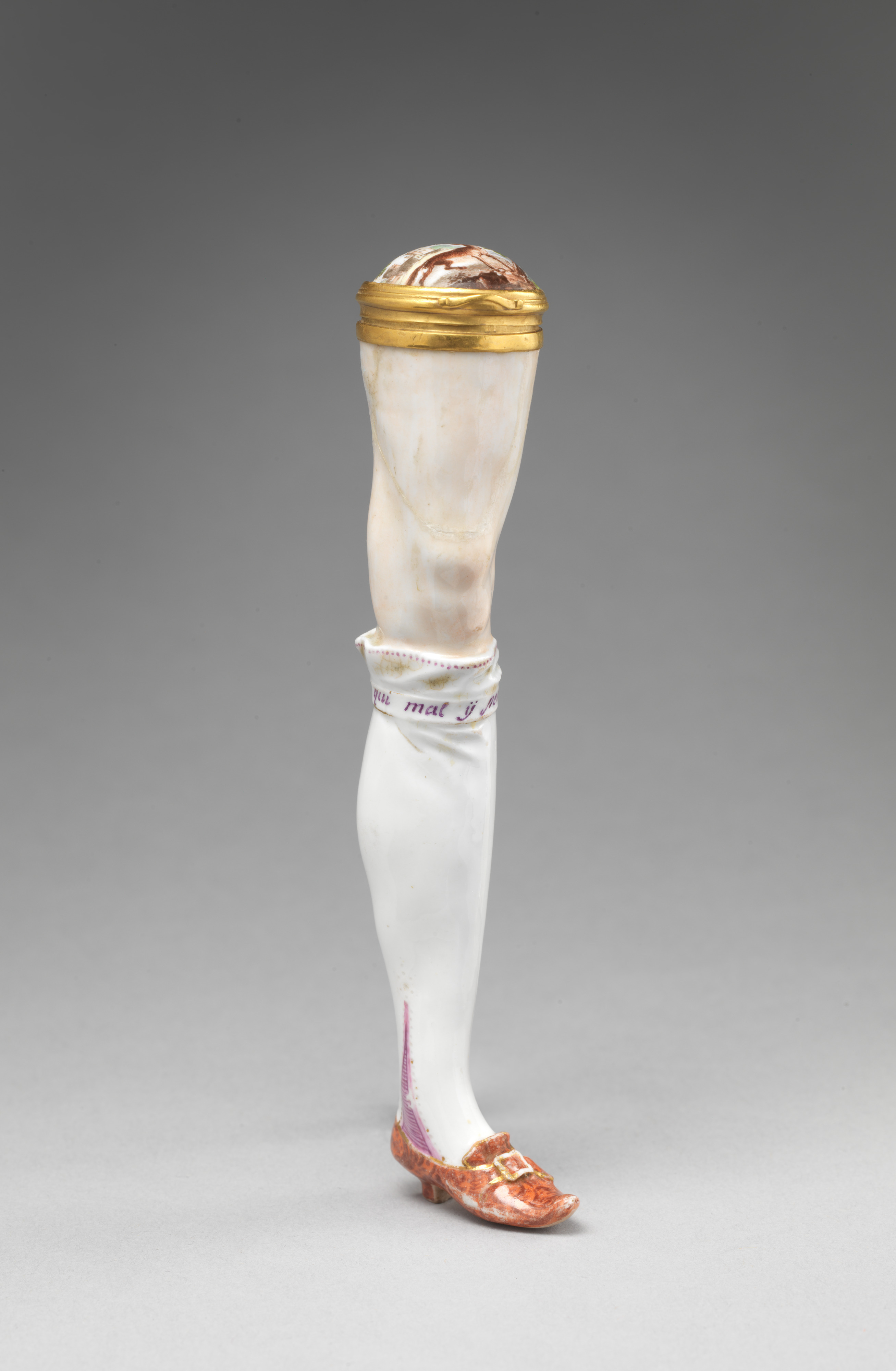 Porcelain Leg-shaped Snuff Box