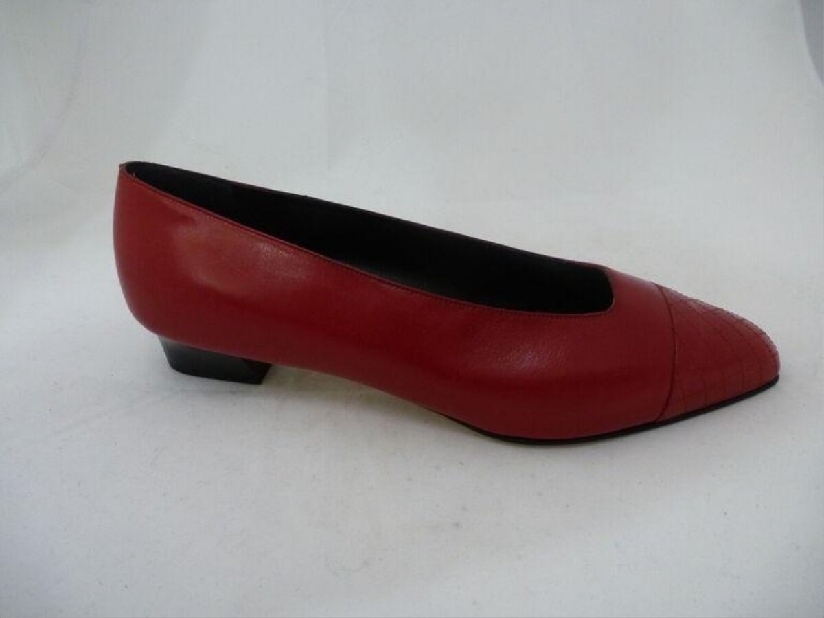 Red Women's Low Heel Pump