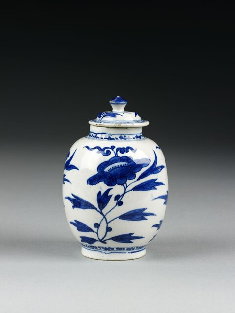 Blue and White Porcelain Covered Jar