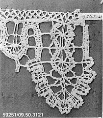Vintage Hand Crocheted Lace Collar Fragment