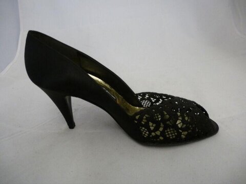 Black Lace Peep-toe High Heel