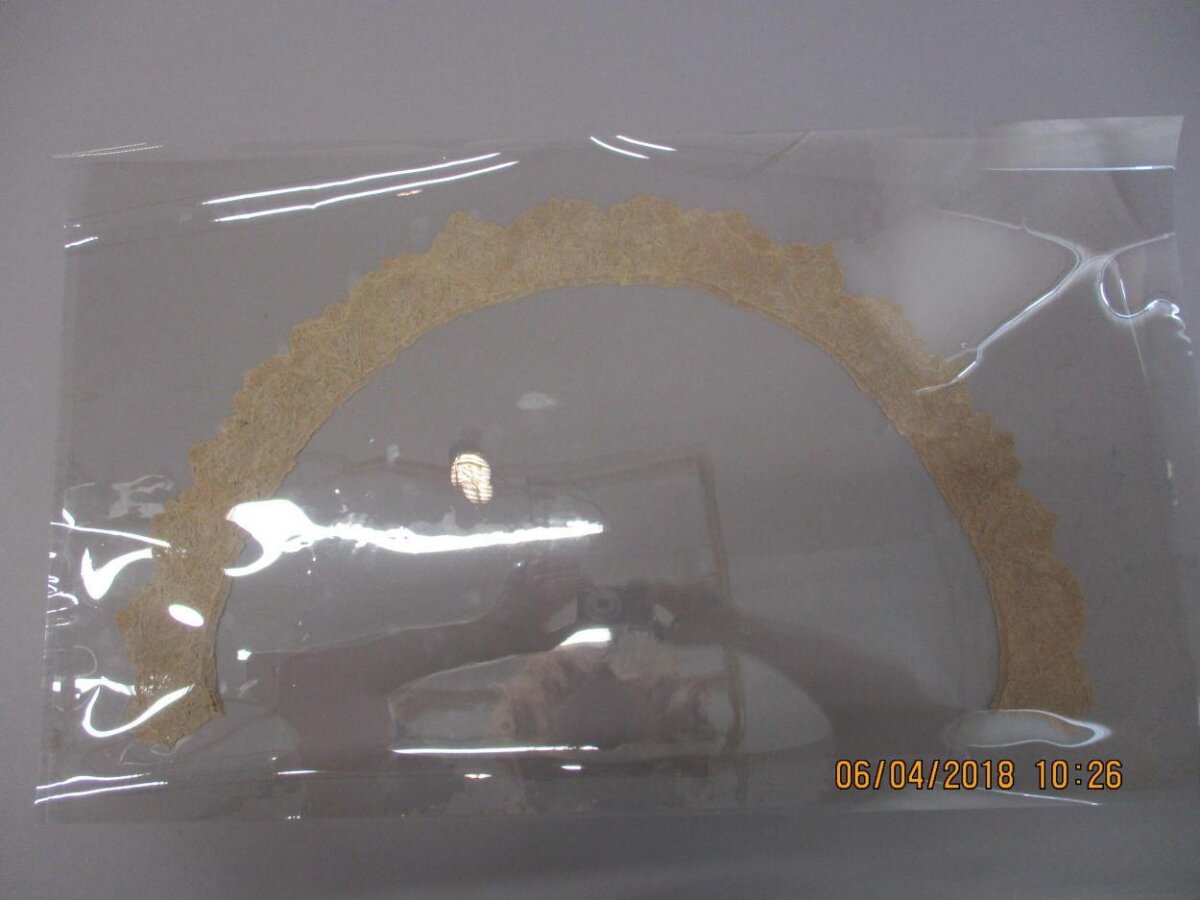 Packaged Semicircular Golden Lace