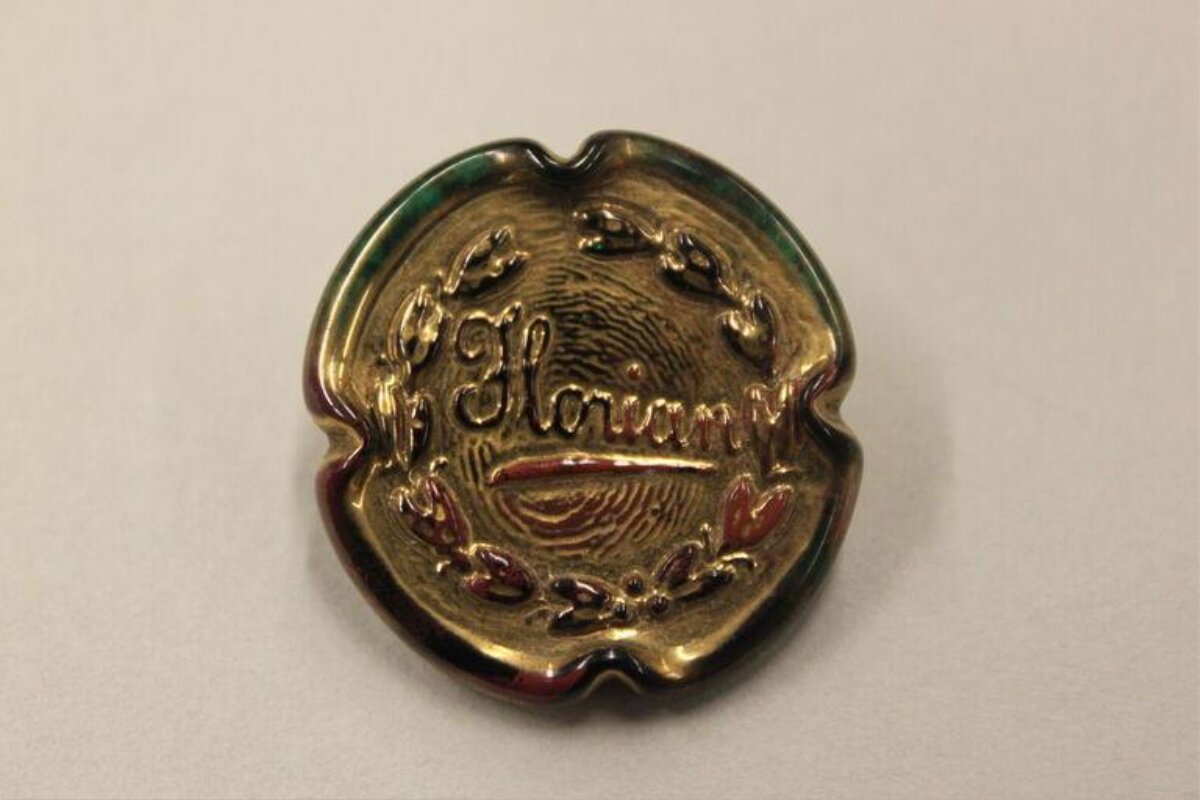 Florian Inscribed Glazed Ceramic Ashtray