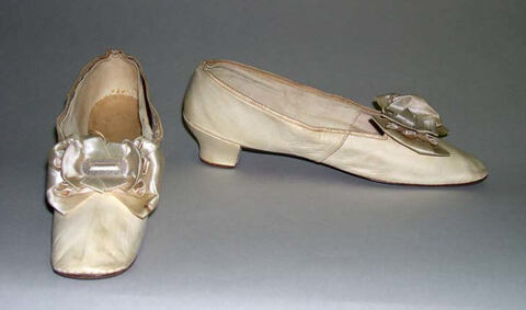 Pair of Vintage Cream Bow Shoes