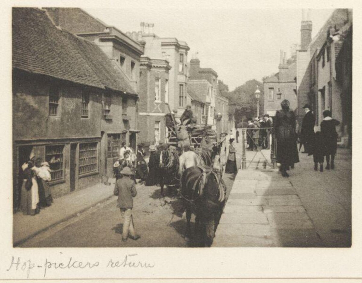 Hop-pickers Return