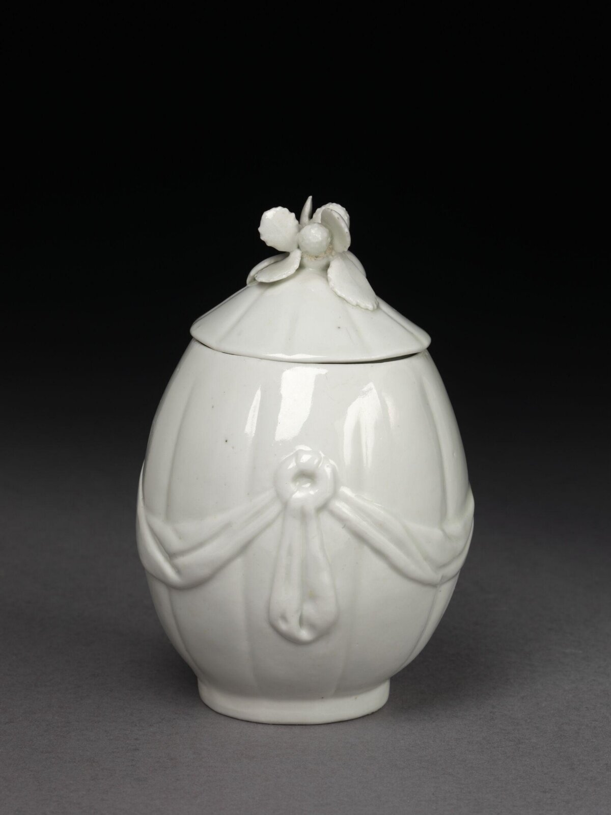White Porcelain Pouch-shaped Lidded Jar