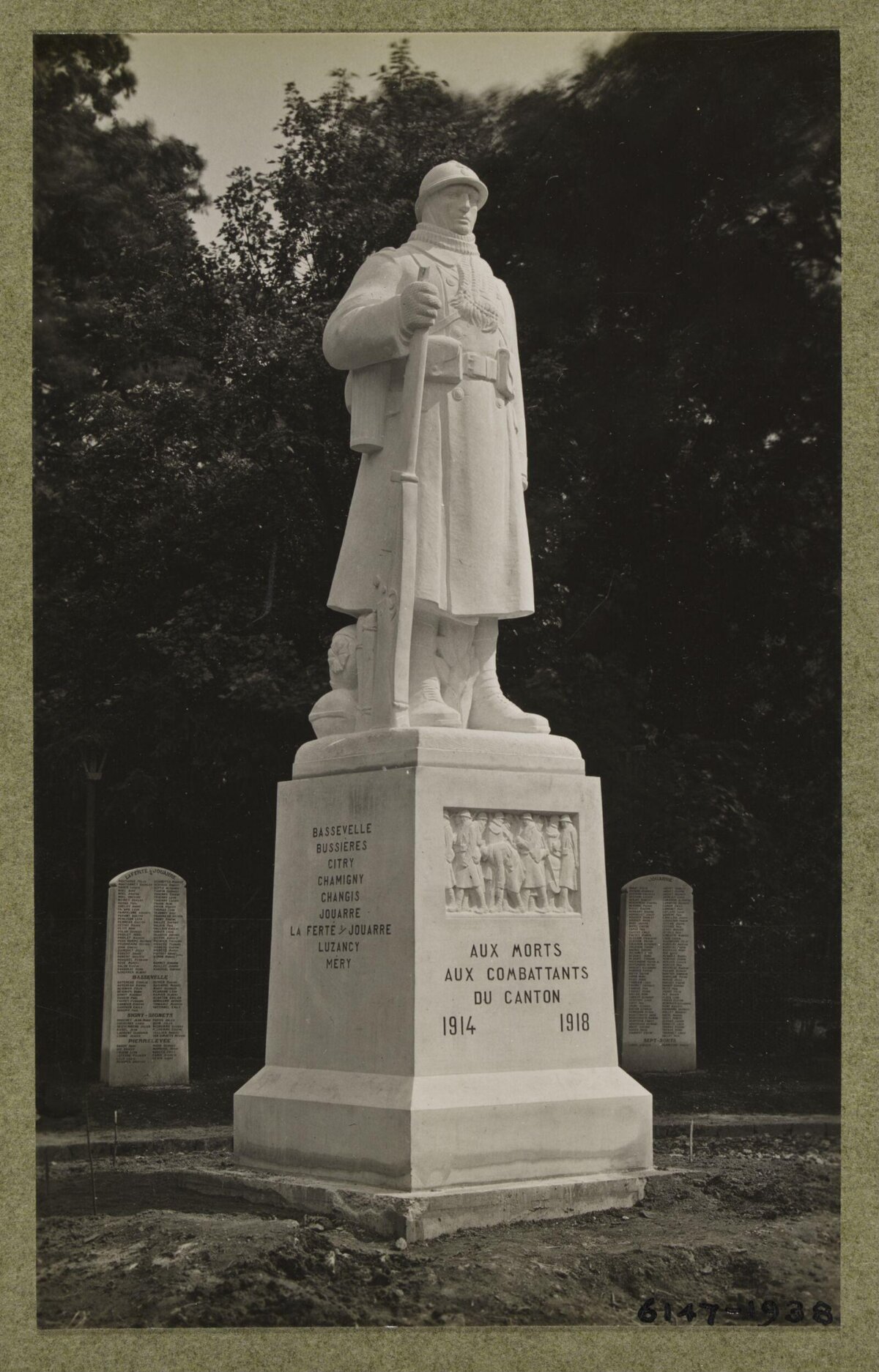 1914-1918 French War Memorial Statue