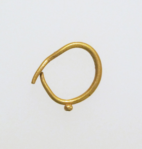 Simple Antique Gold Earring