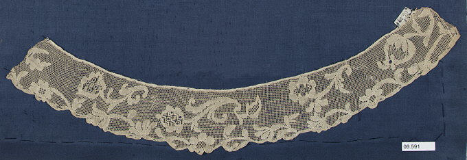 Antique Floral Lace Collar