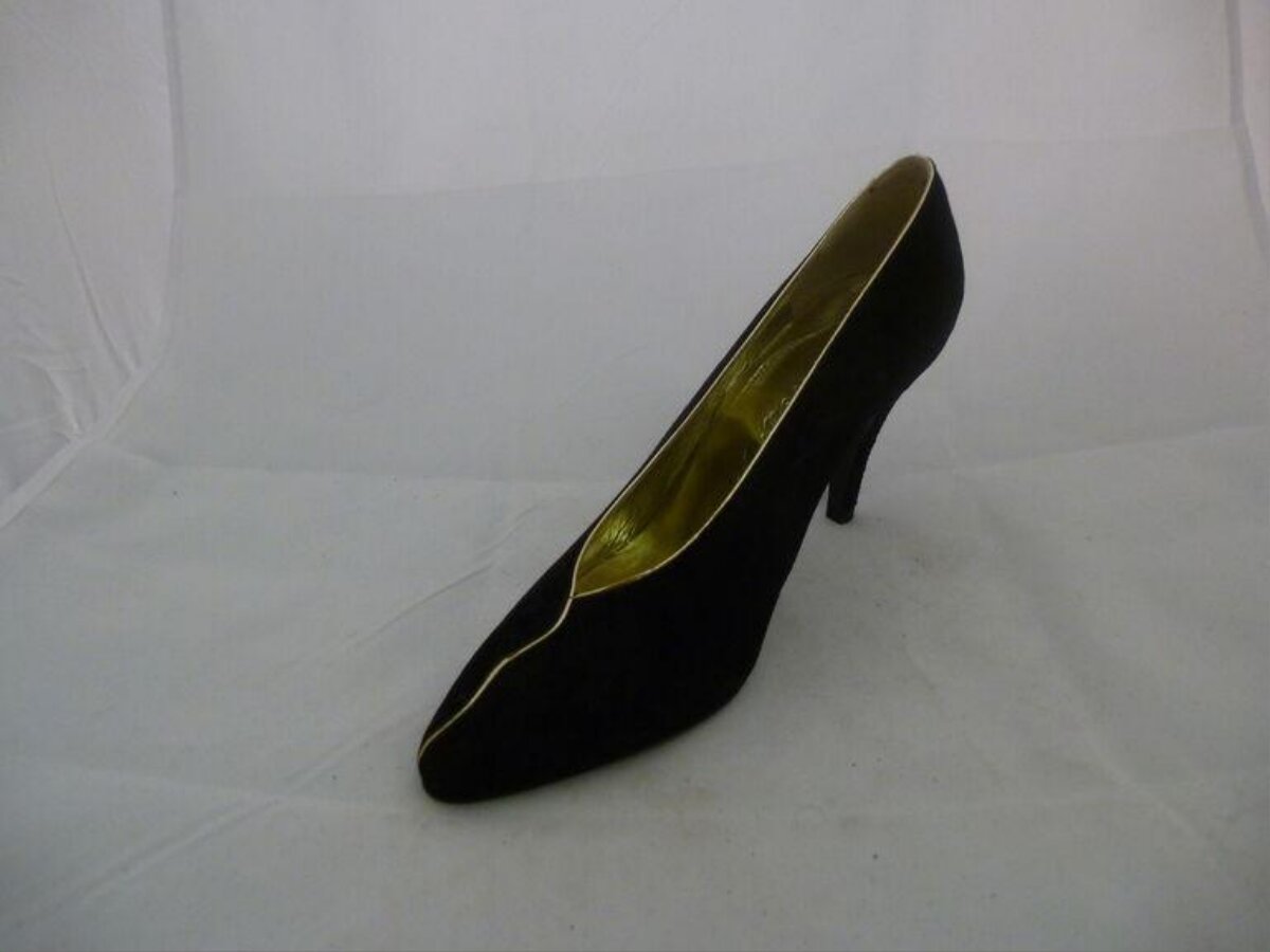 Black High Heel Pump