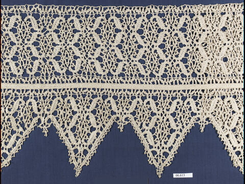 Vintage Pointed Lace Border