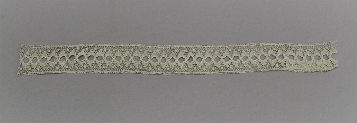 Vintage Off-white Lace Trim