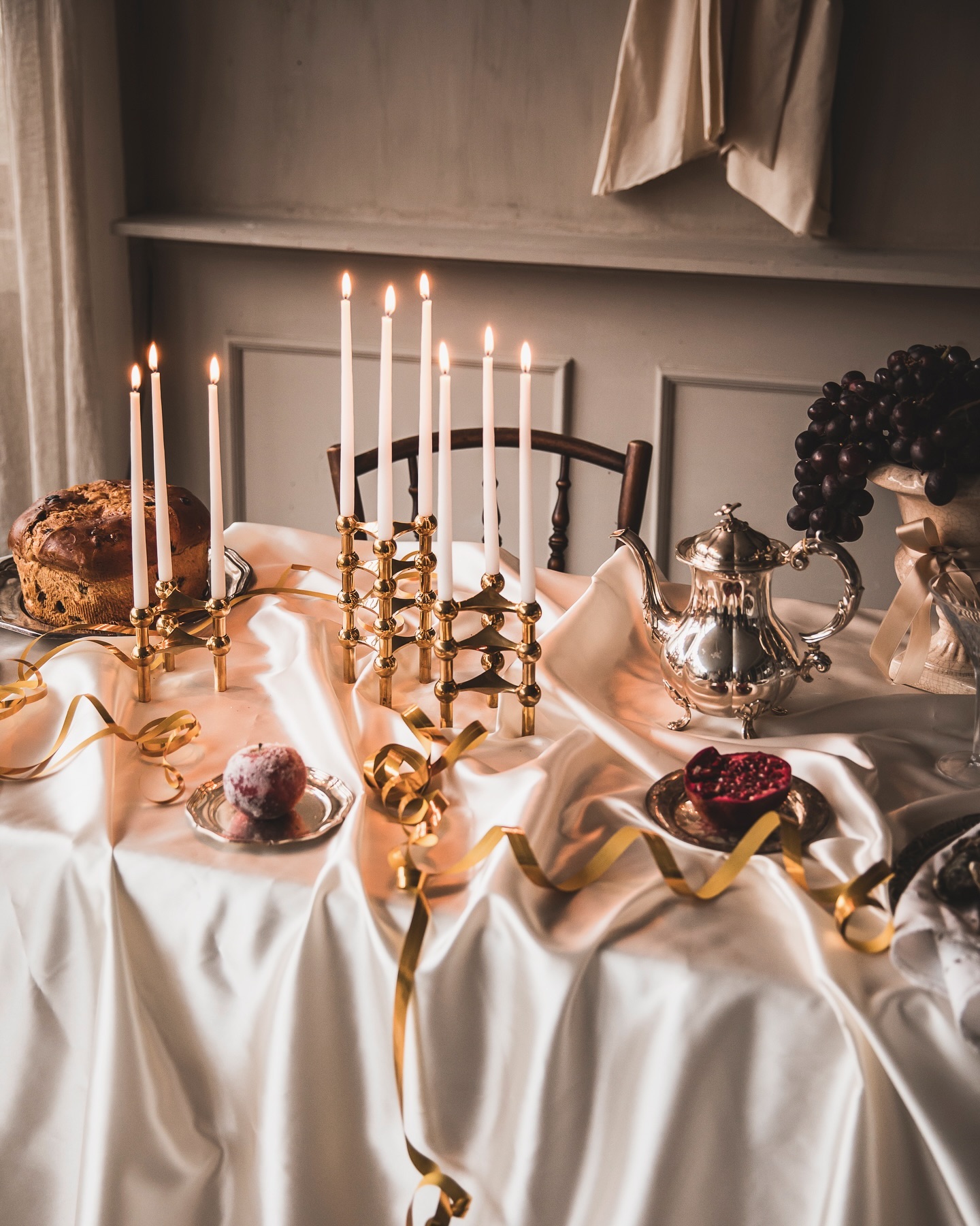 Festive Holiday Dining Table Setting