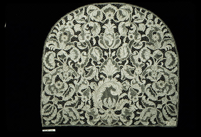 Arched Floral Antique Lace