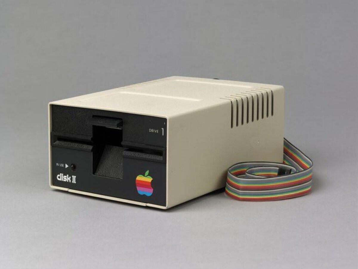 Vintage Apple Disk II Drive — Technology