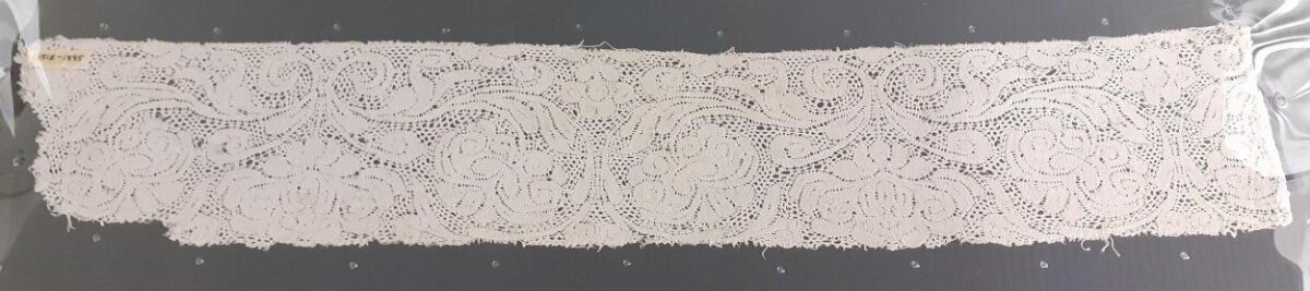 Off-white Floral Lace Trim
