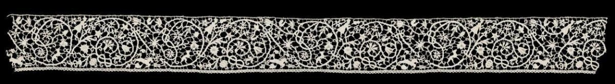 Antique White Lace Border
