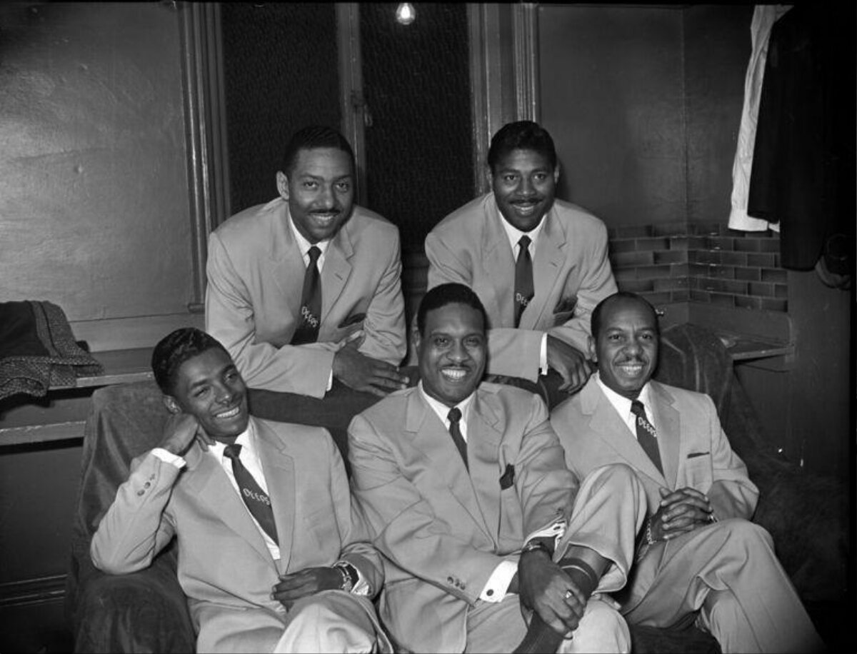 Five Black Entertainers Backstage Group Photo