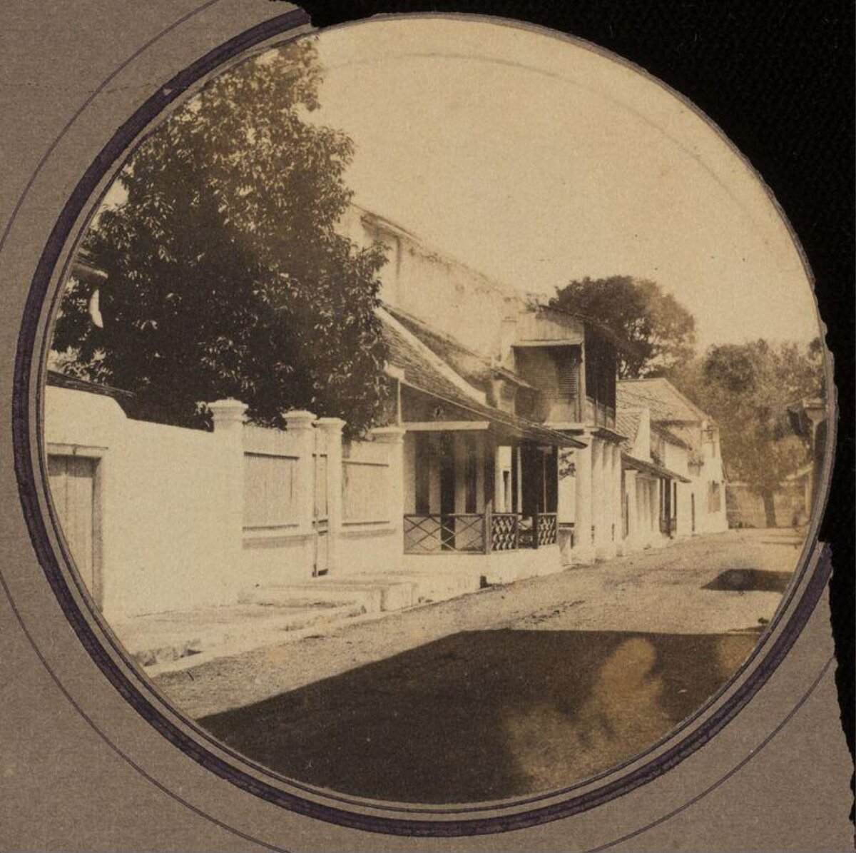Vintage Colonial Street View