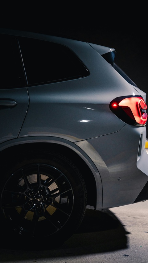 Grey SUV Rear Quarter Detail