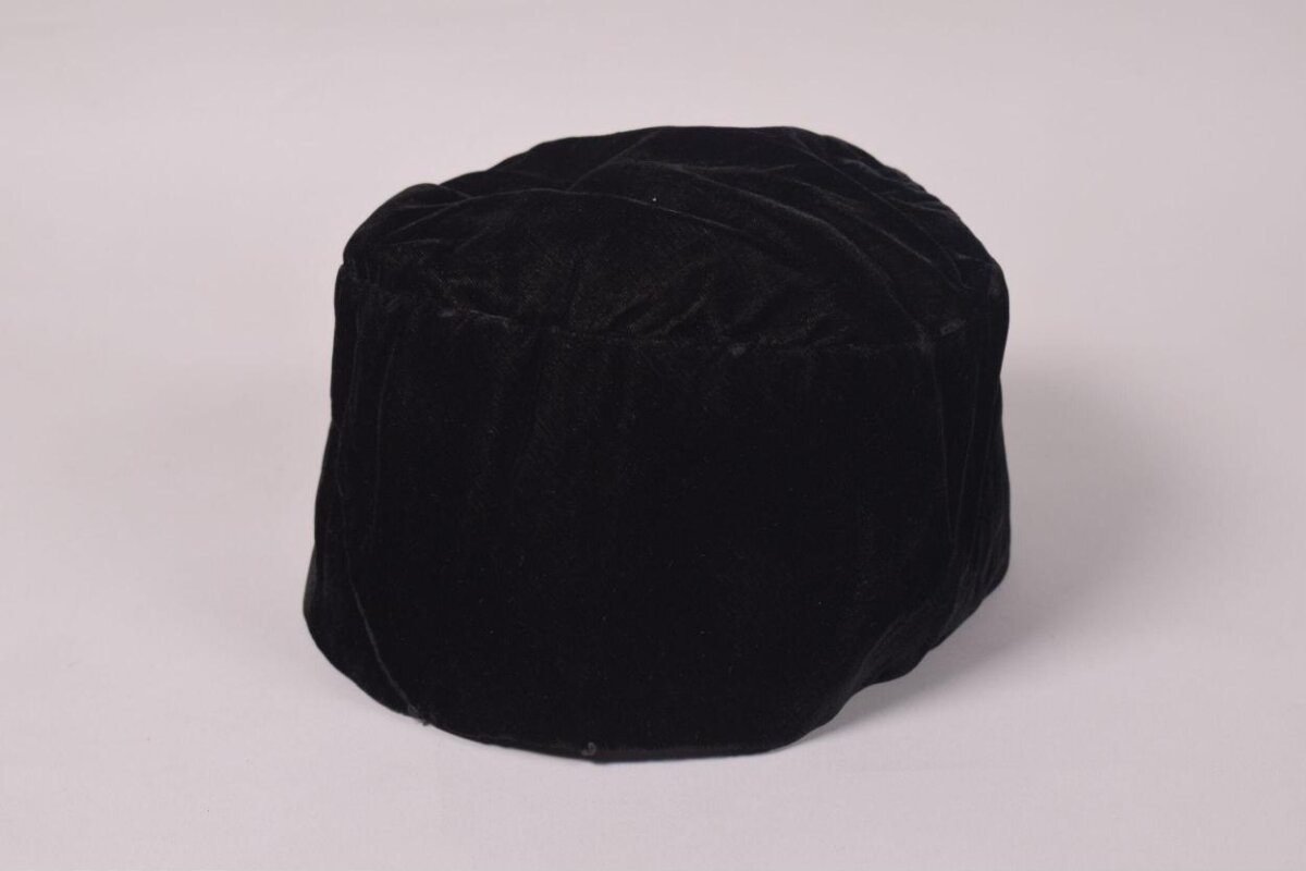 Black Velvet Round Hat
