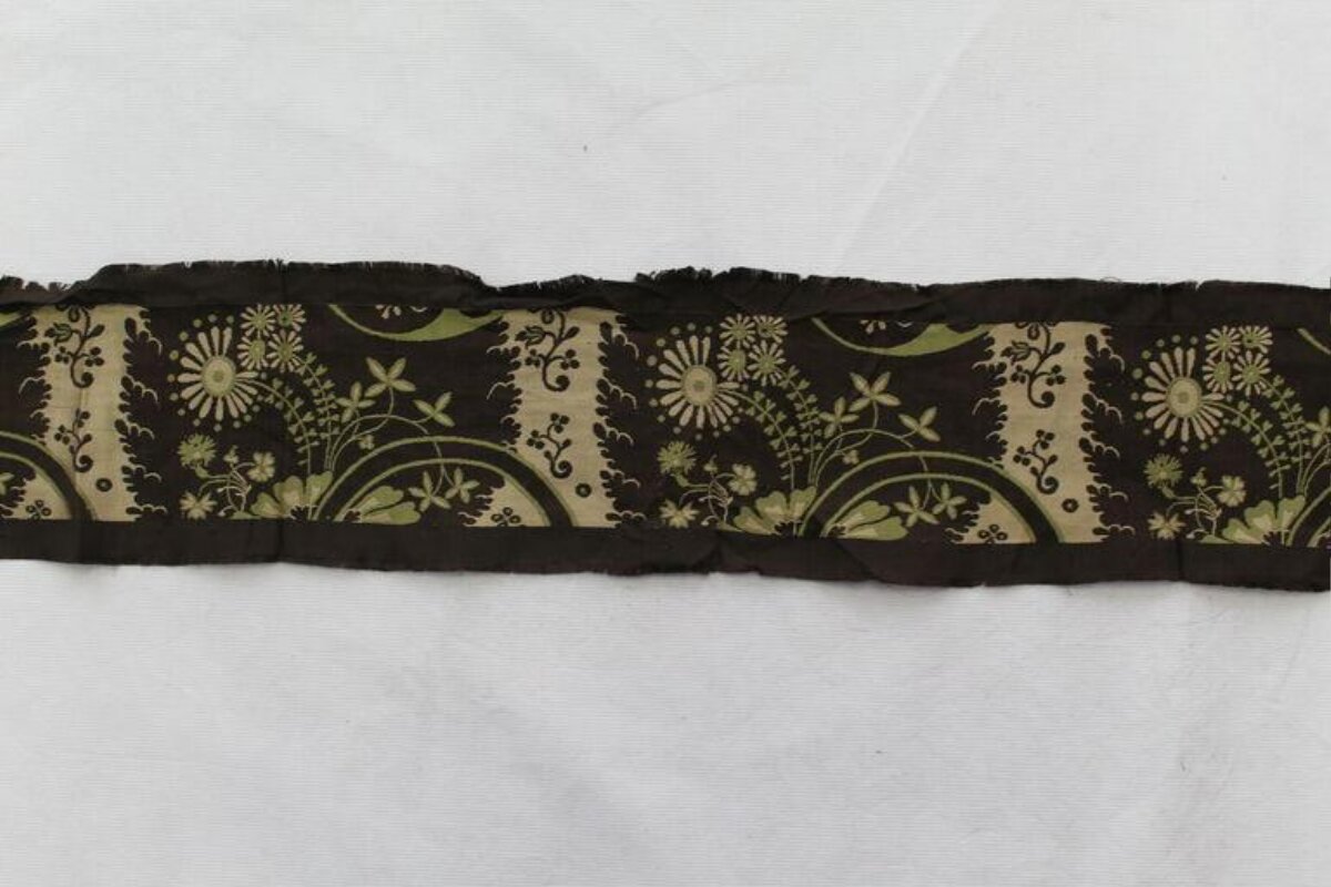 Vintage Floral Pattern Fabric Strip