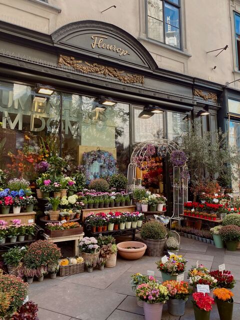 Fleurop Street Side Flower Shop
