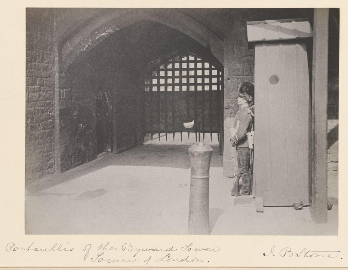 Portcullis of Byward Tower, Tower of London