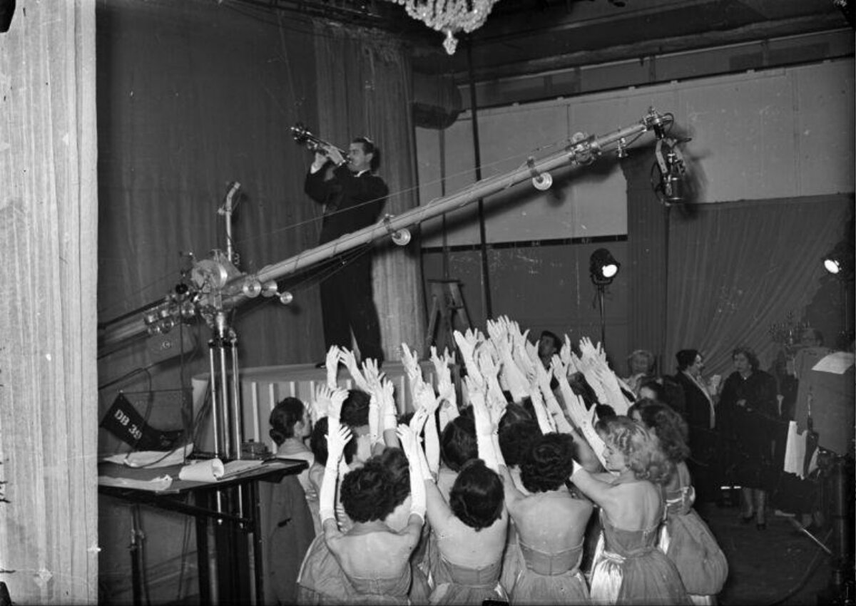 Vintage Stage Performance Film Shooting