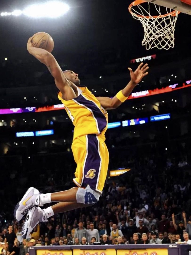 Kobe Bryant Mid-air Slam Dunk