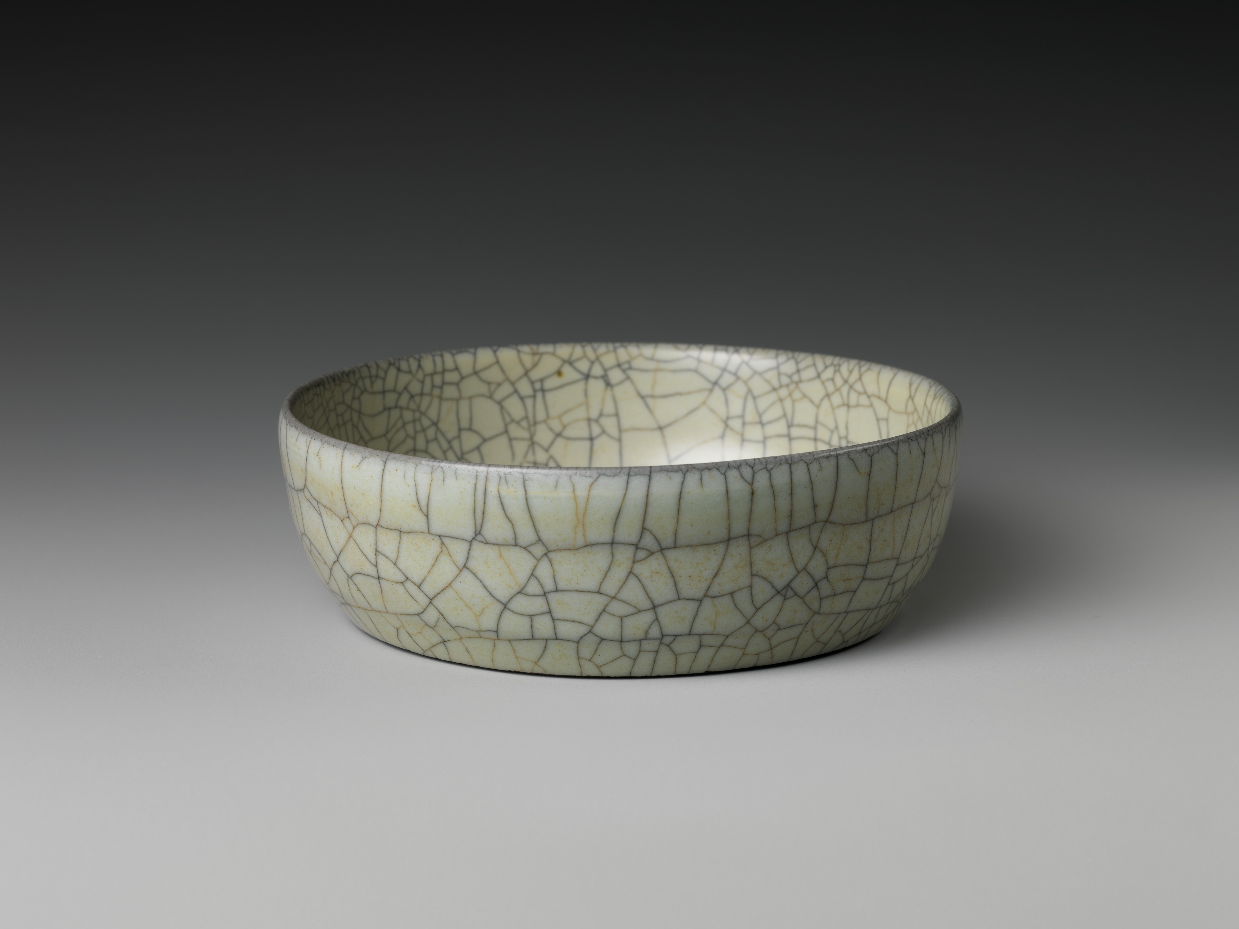 Ge Kiln Crackle Glaze Porcelain Bowl