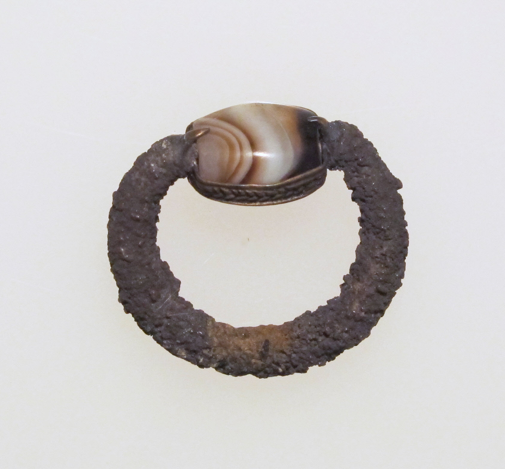 Ancient Agate Set Metal Ring