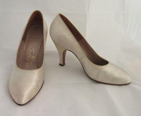 Vintage Ivory Satin High Heel Pumps