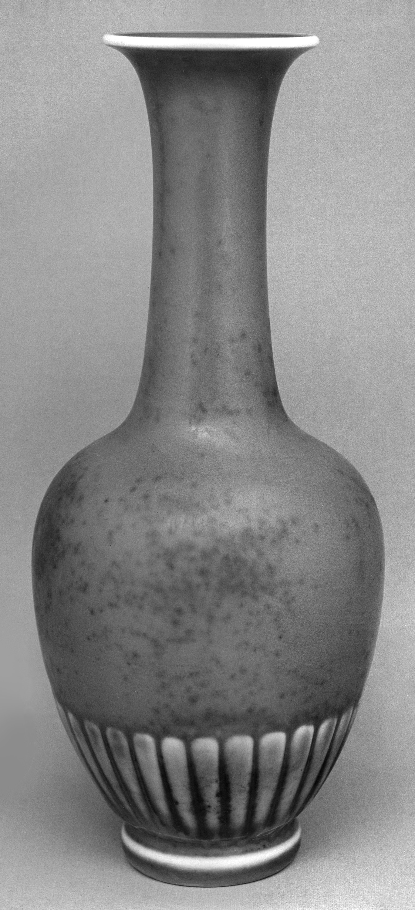Grayscale Long-necked Porcelain Vase