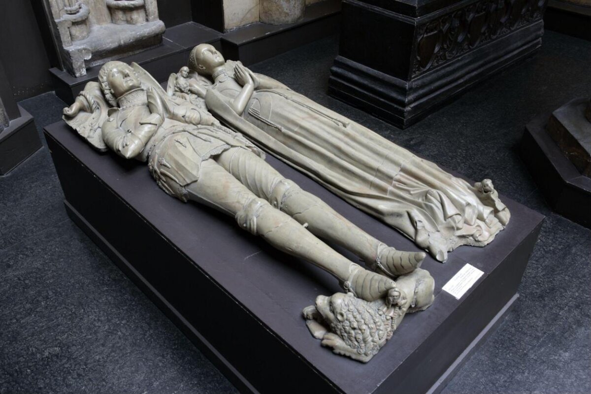 Medieval Couple Tomb Effigy Sculptures