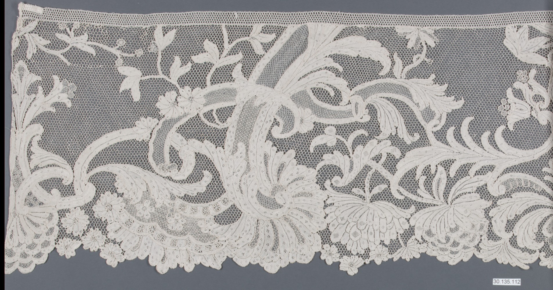 Antique White Floral Lace Border