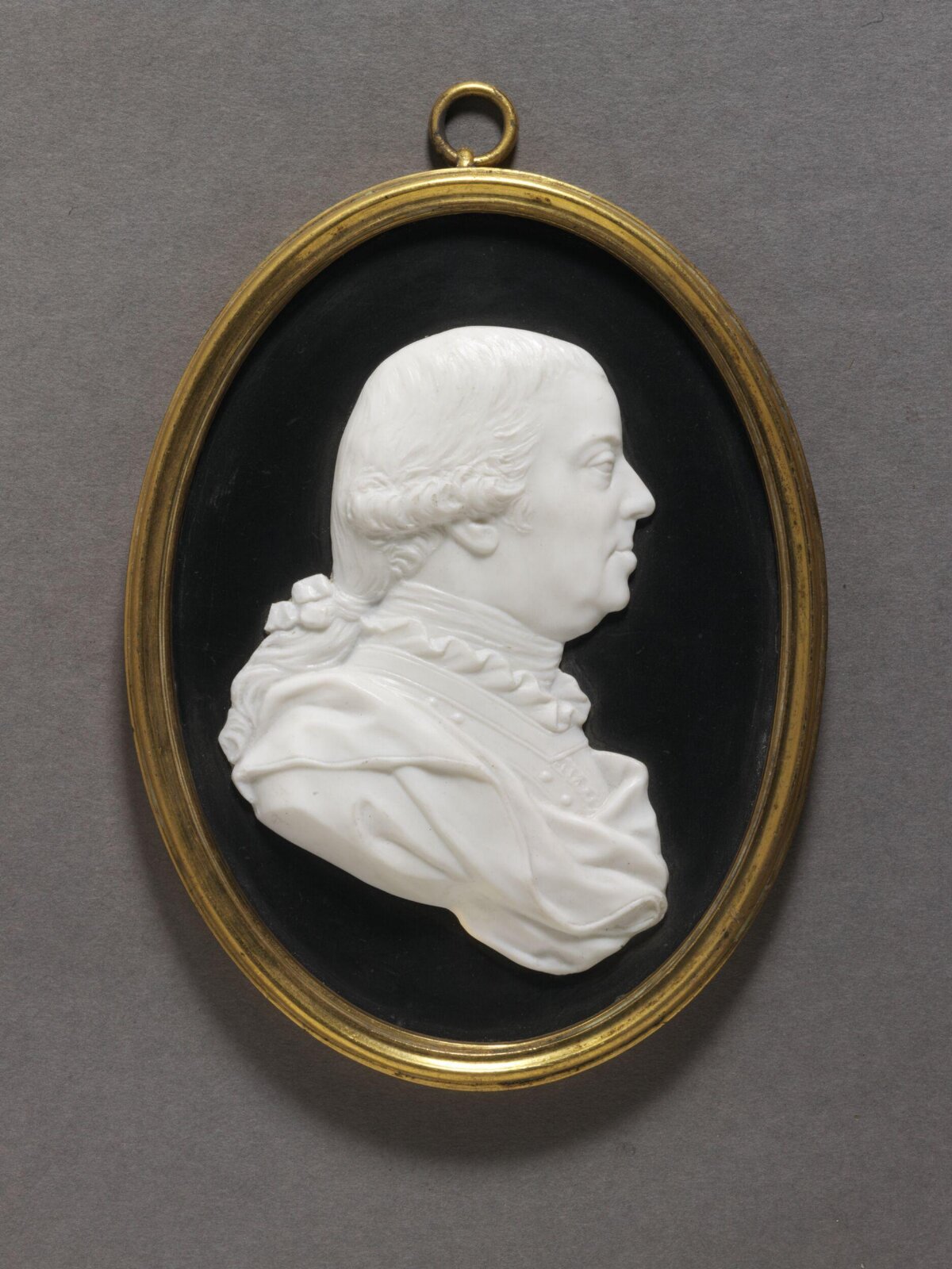 Oval Framed Portrait Cameo Relief — Avatars