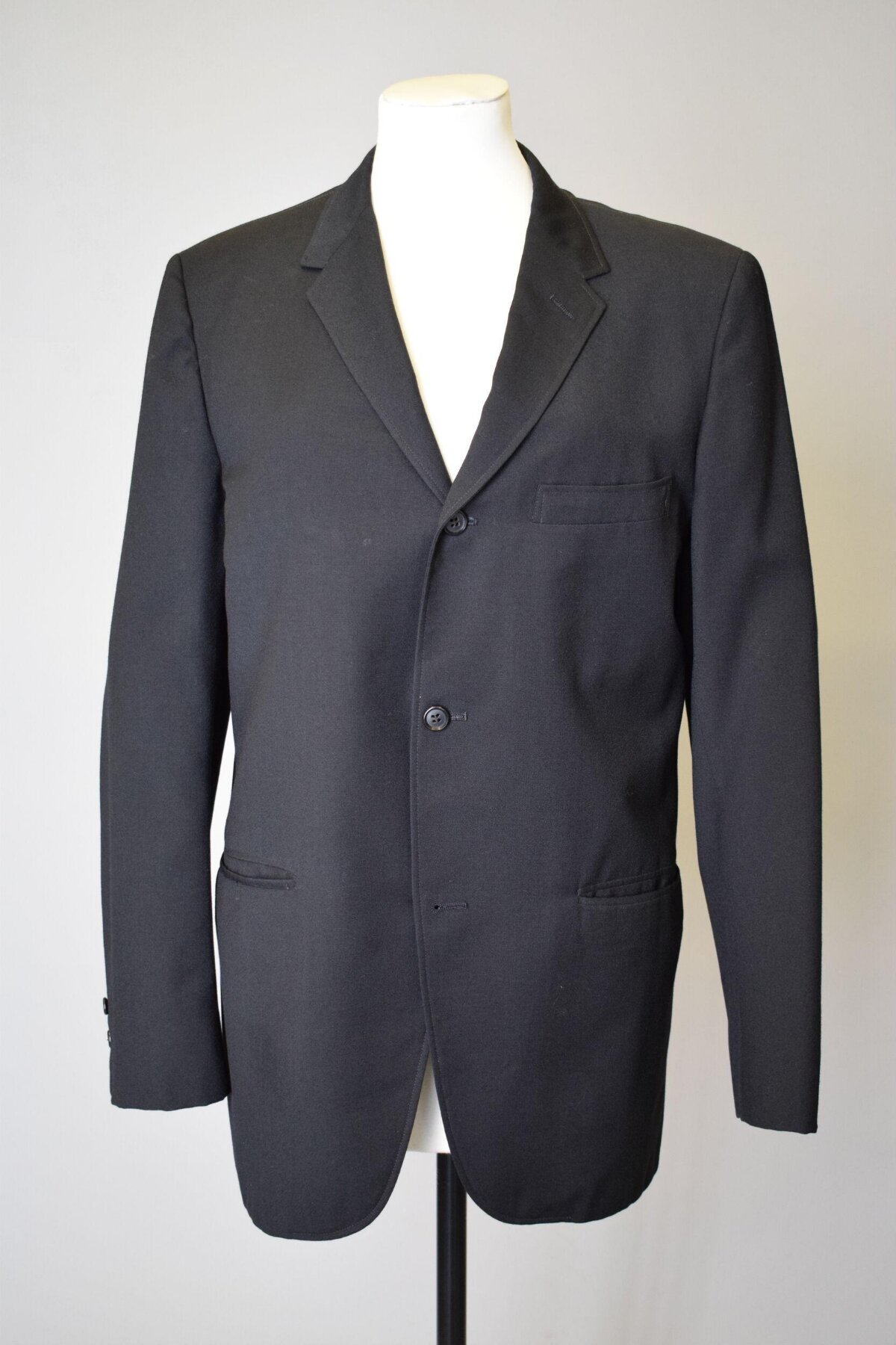 Black Men's Suit Blazer on Mannequin