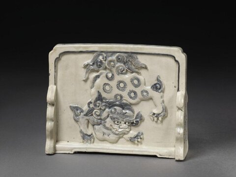 Blue and White Lion Relief Porcelain Screen
