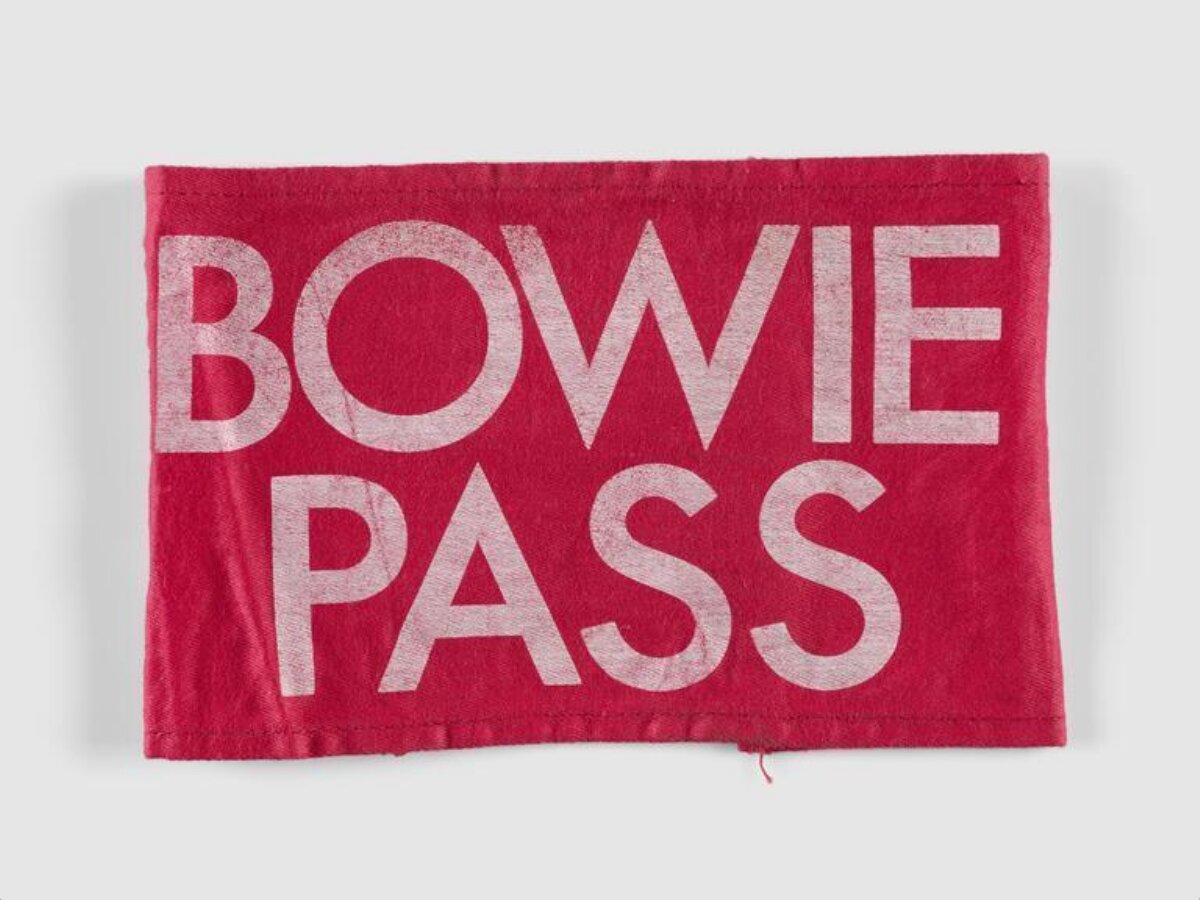 Red Cloth Bowie Pass Armband