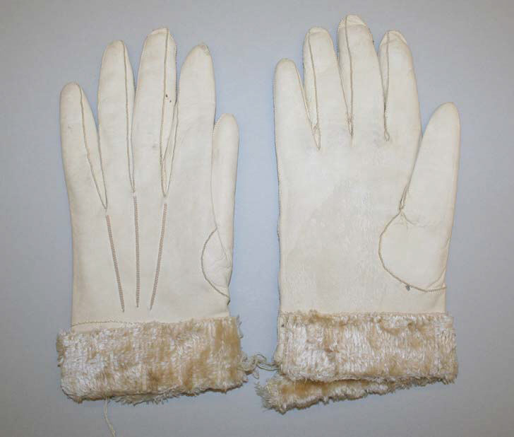Pair of Vintage Off-white Gloves