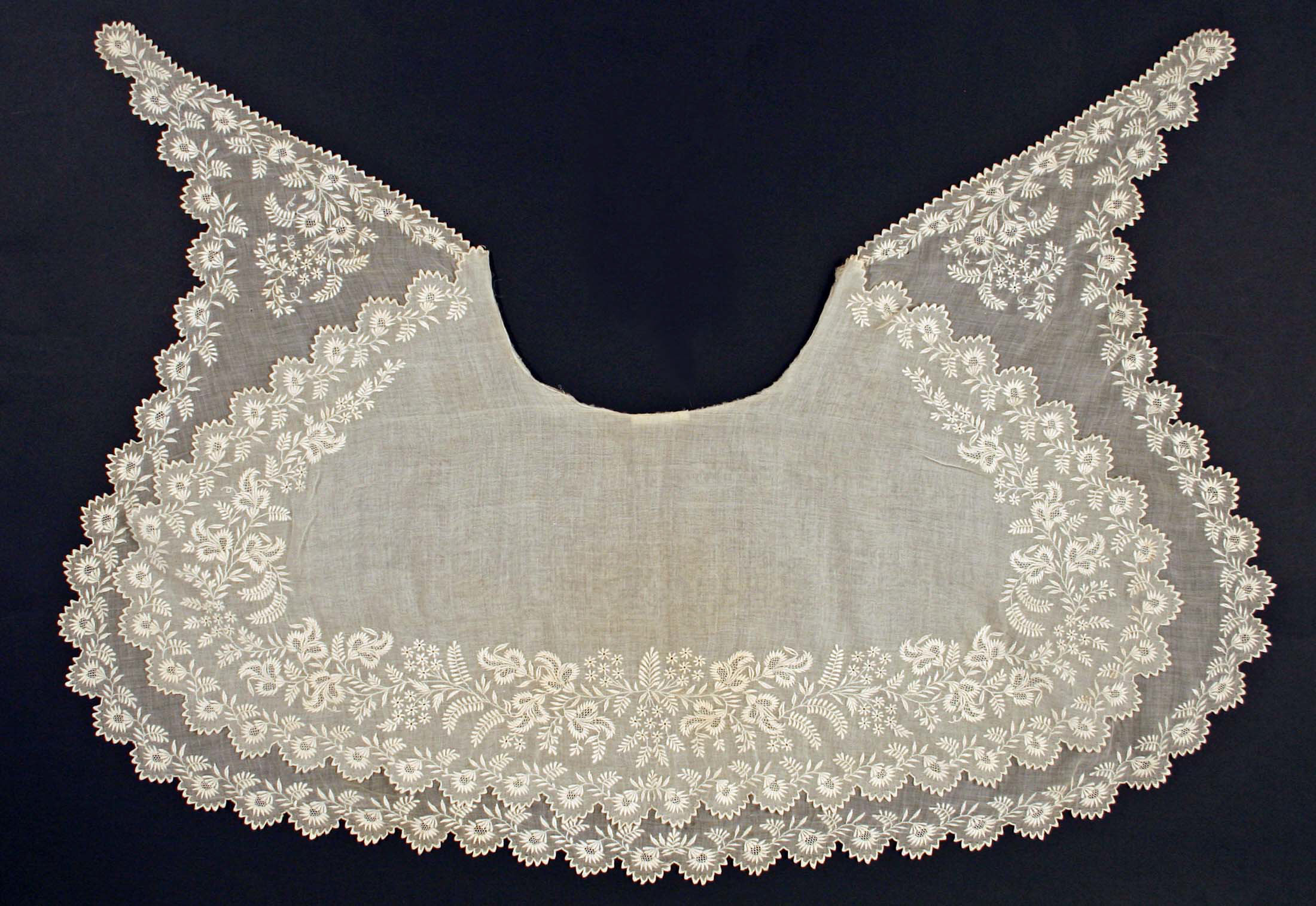 Vintage Embroidered Lace Collar