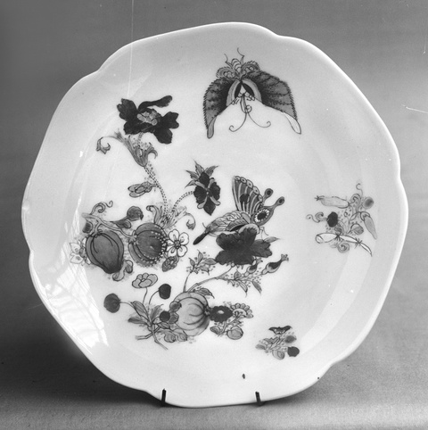 Black and White Decorated Porcelain Plate