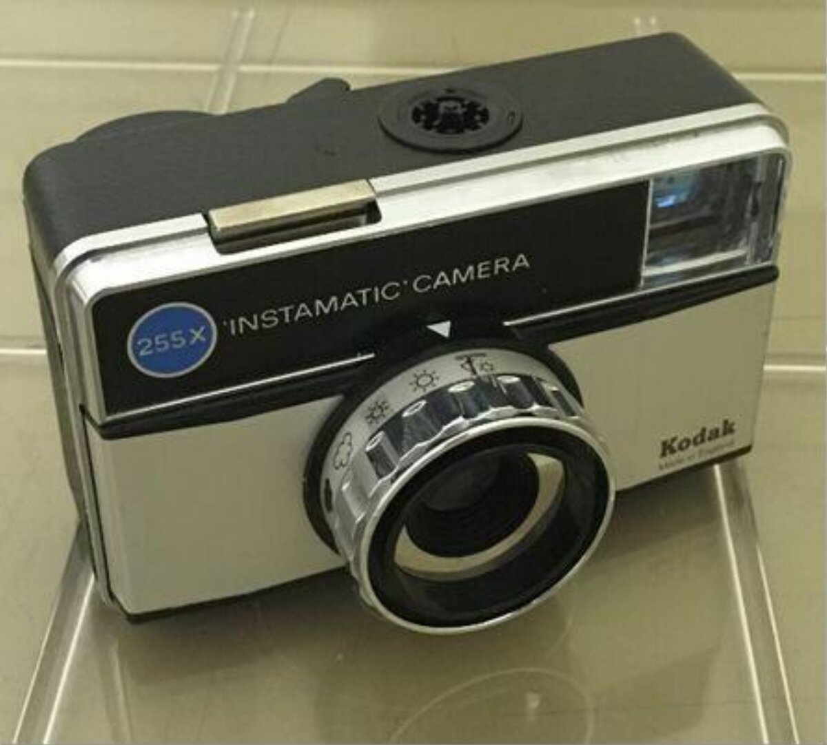 Vintage Kodak 255X Instamatic Camera