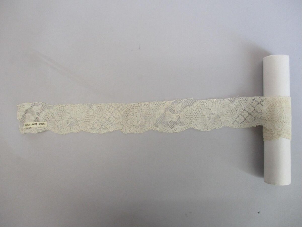 Antique Cream Lace Trim Sample