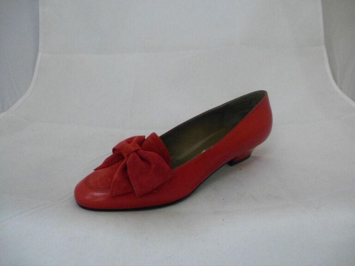 Red Bow Low Heel Pump