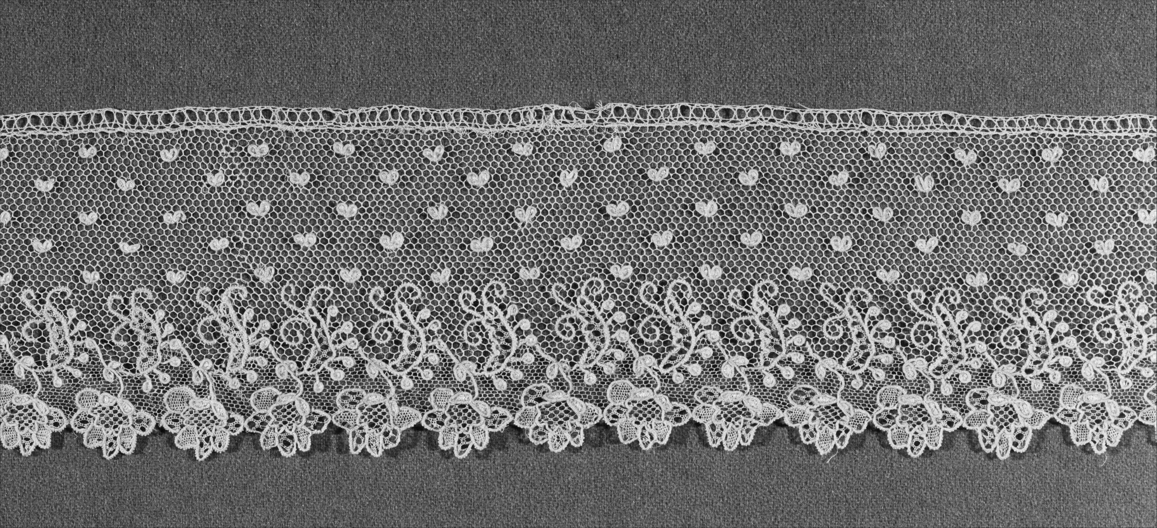 Vintage Floral Lace Border