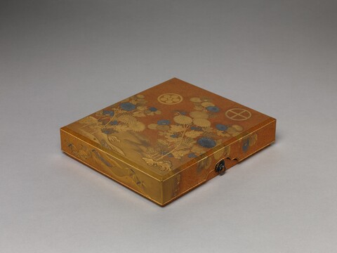 Gold Lacquer Chrysanthemum Decorated Box