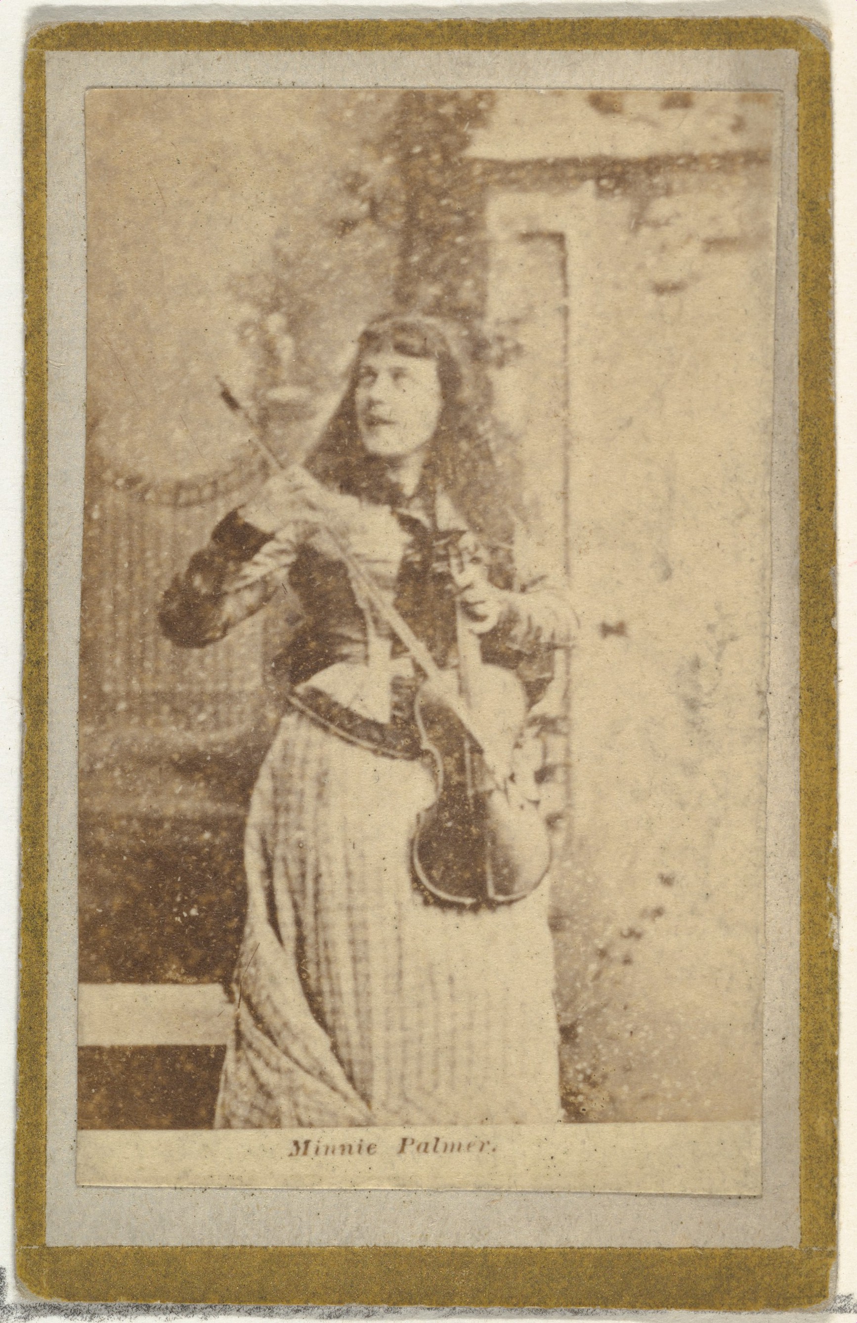 Minnie Palmer Playing Violin